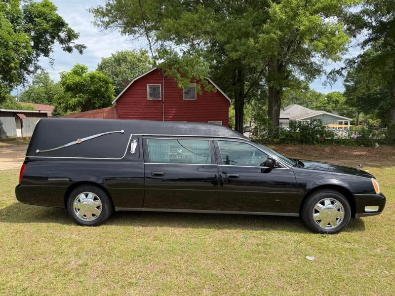 Cadillac DeVille Professional 4dr Sdn Funeral Coach 2004