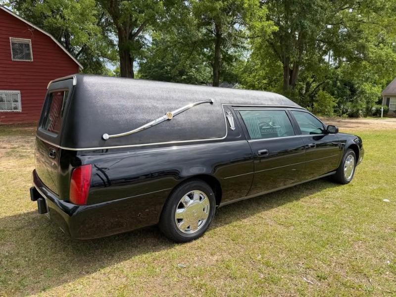 Cadillac DeVille Professional 4dr Sdn Funeral Coach 2004