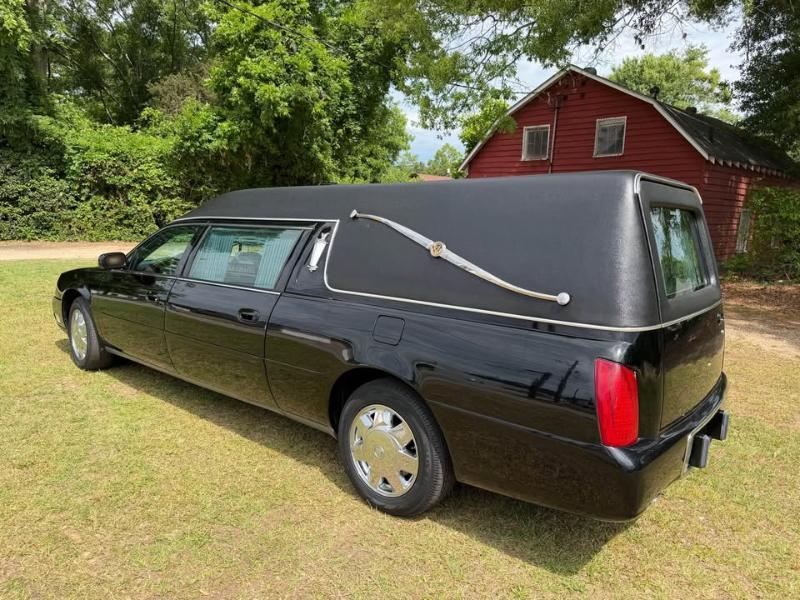 Cadillac DeVille Professional 4dr Sdn Funeral Coach 2004