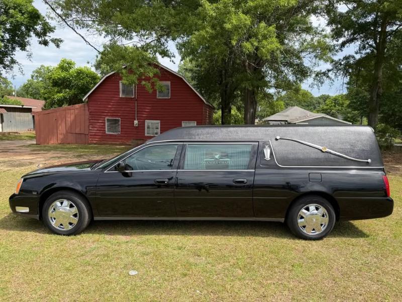 Cadillac DeVille Professional 4dr Sdn Funeral Coach 2004