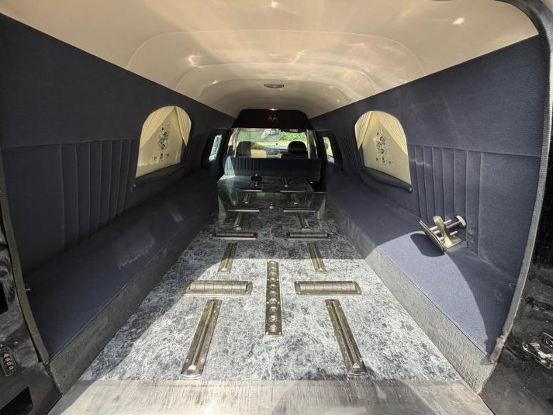 Cadillac DeVille Professional 4dr Sdn Funeral Coach 2004