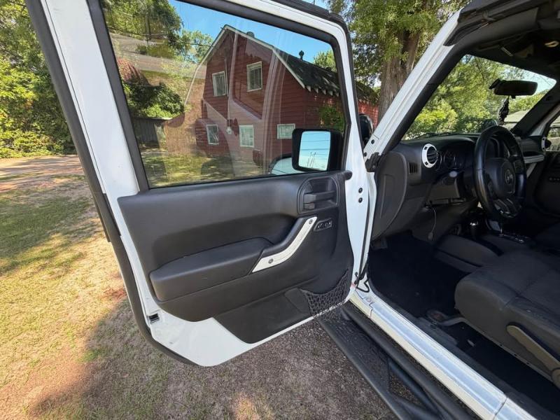 Jeep Wrangler Unlimited 4WD 4dr Sport 2012