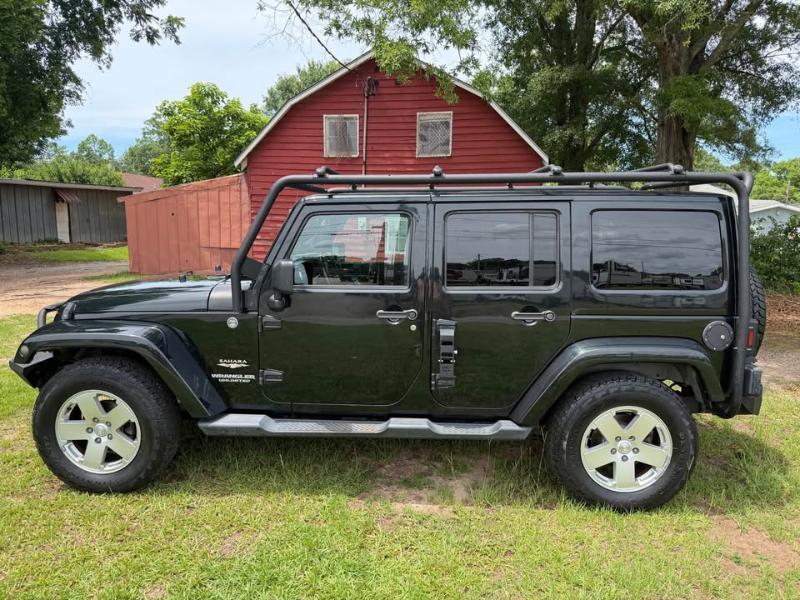Jeep Wrangler Unlimited 4WD 4dr Sahara 2012