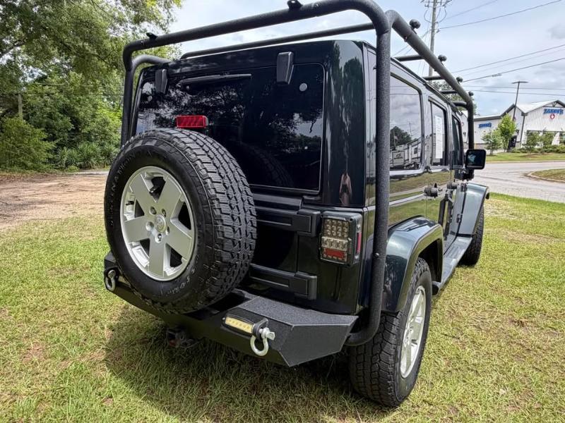 Jeep Wrangler Unlimited 4WD 4dr Sahara 2012
