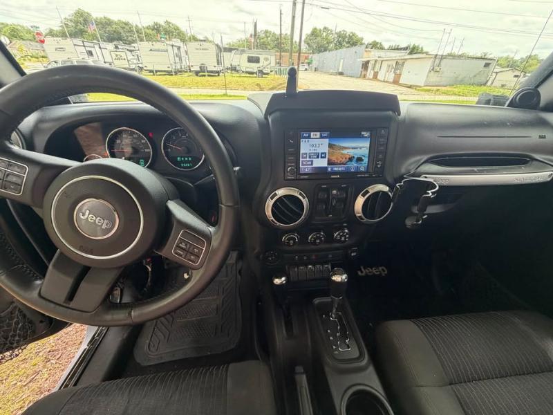 Jeep Wrangler Unlimited 4WD 4dr Sahara 2012