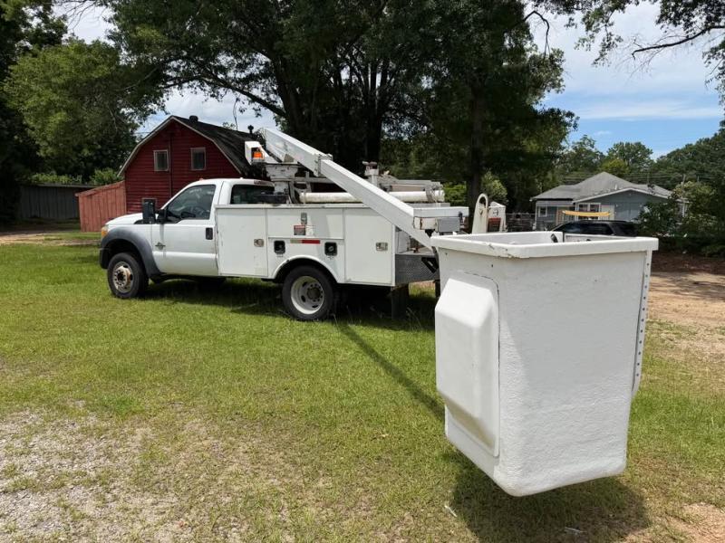 Ford Super Duty F-450 DRW 2WD Reg Cab 165" WB 84" CA XL 2011