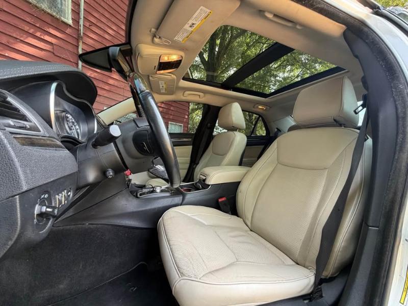 Chrysler 300  2016