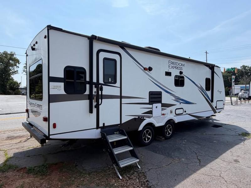 Coachmen Freedom Express  2020