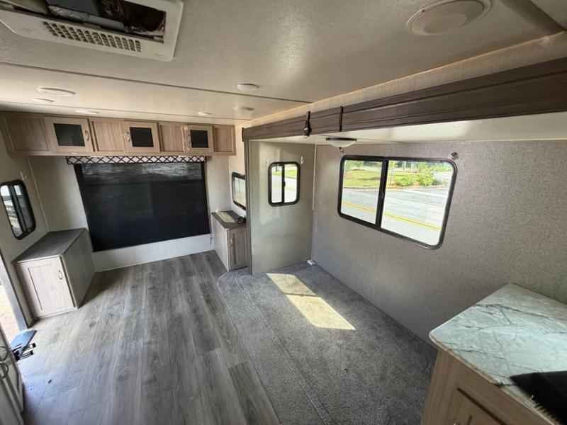 Coachmen Freedom Express  2020