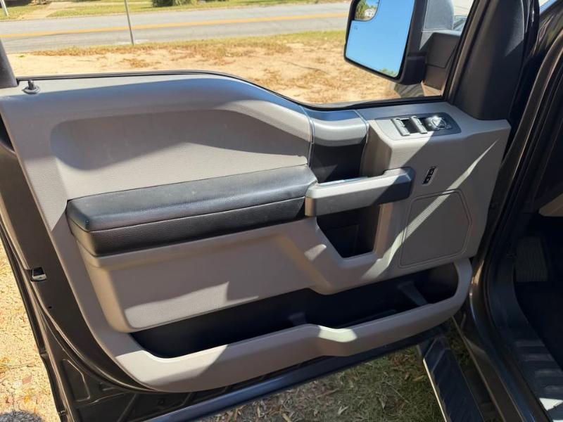Ford F-150 2WD SuperCrew 145" XLT 2015