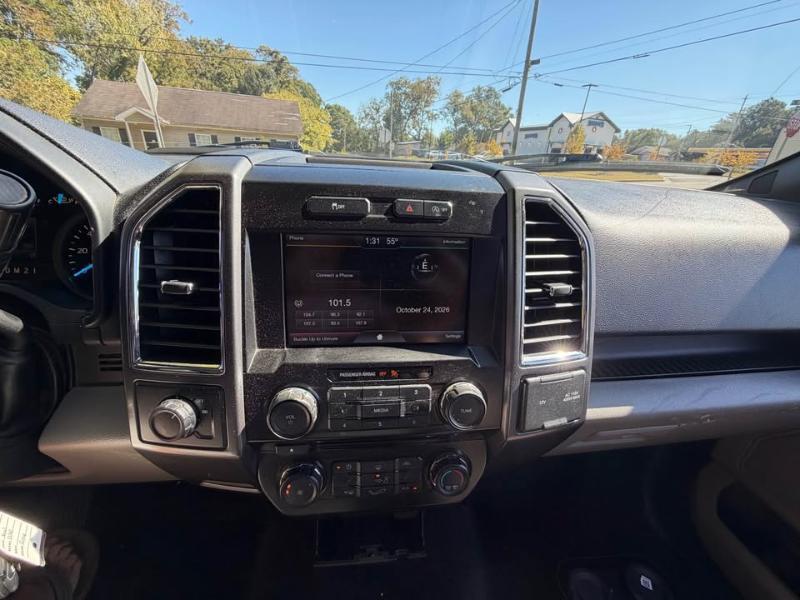 Ford F-150 2WD SuperCrew 145" XLT 2015