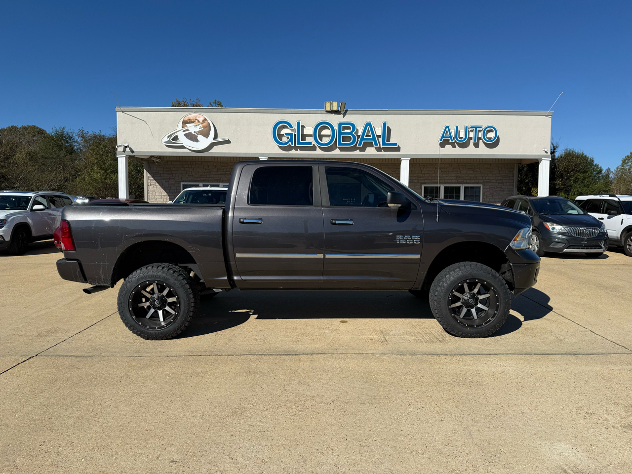 2014 RAM 1500 SLT Crew Cab SWB 4WD
