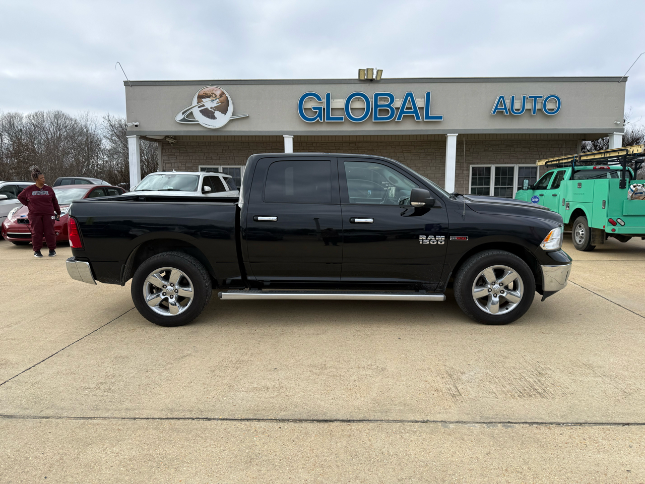 RAM 1500 2WD Crew Cab 140.5" SLT 2015