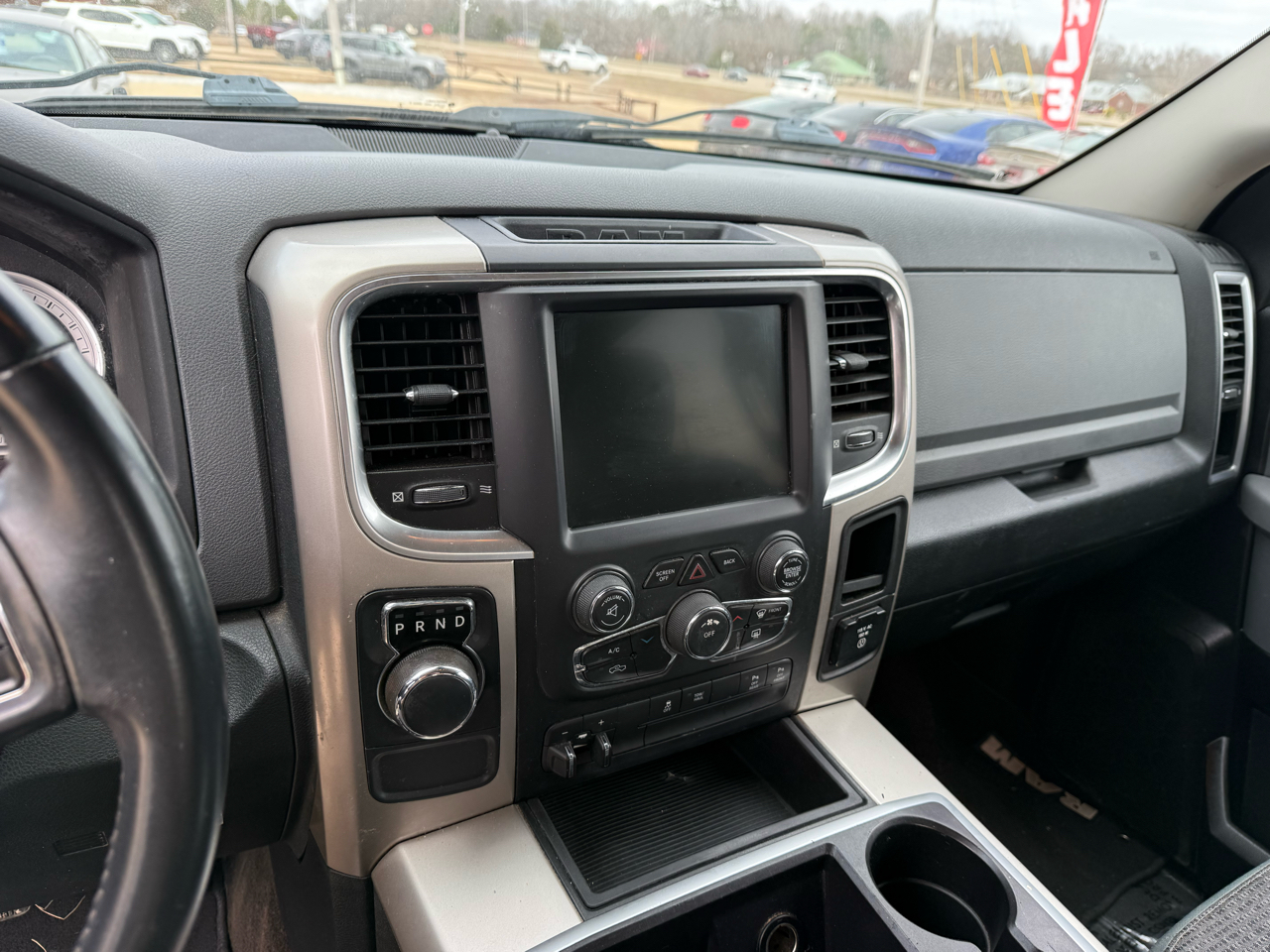 RAM 1500 2WD Crew Cab 140.5" SLT 2015