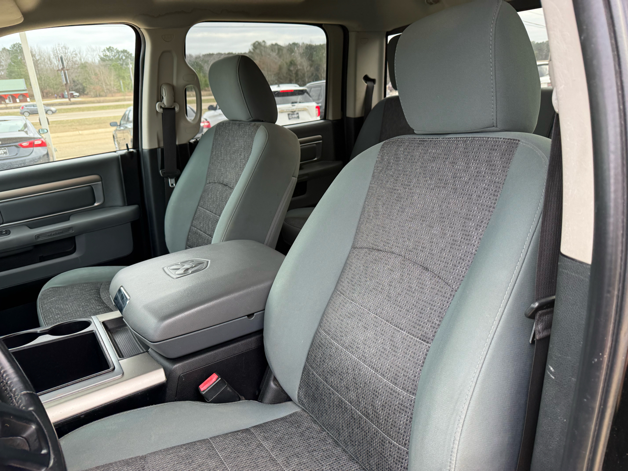 RAM 1500 2WD Crew Cab 140.5" SLT 2015