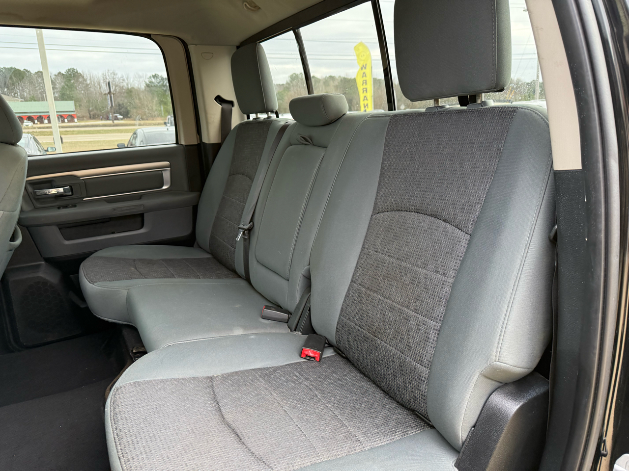 RAM 1500 2WD Crew Cab 140.5" SLT 2015