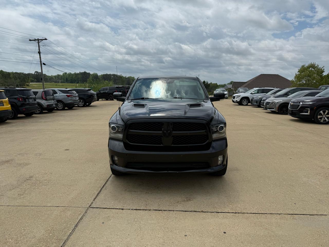 RAM 1500 4WD Crew Cab 140.5" Sport 2018