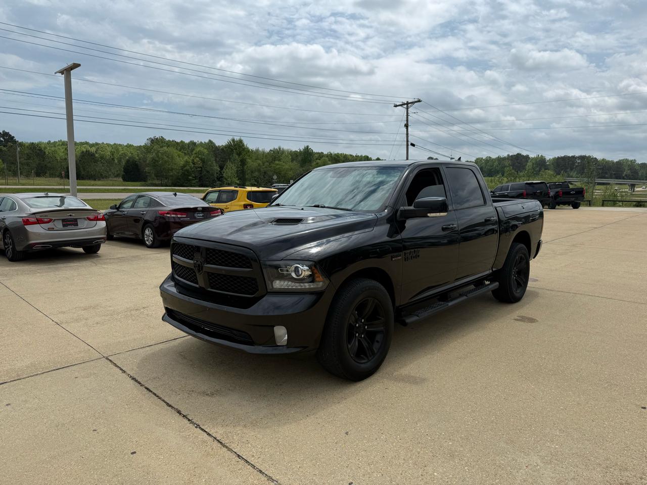 RAM 1500 4WD Crew Cab 140.5" Sport 2018