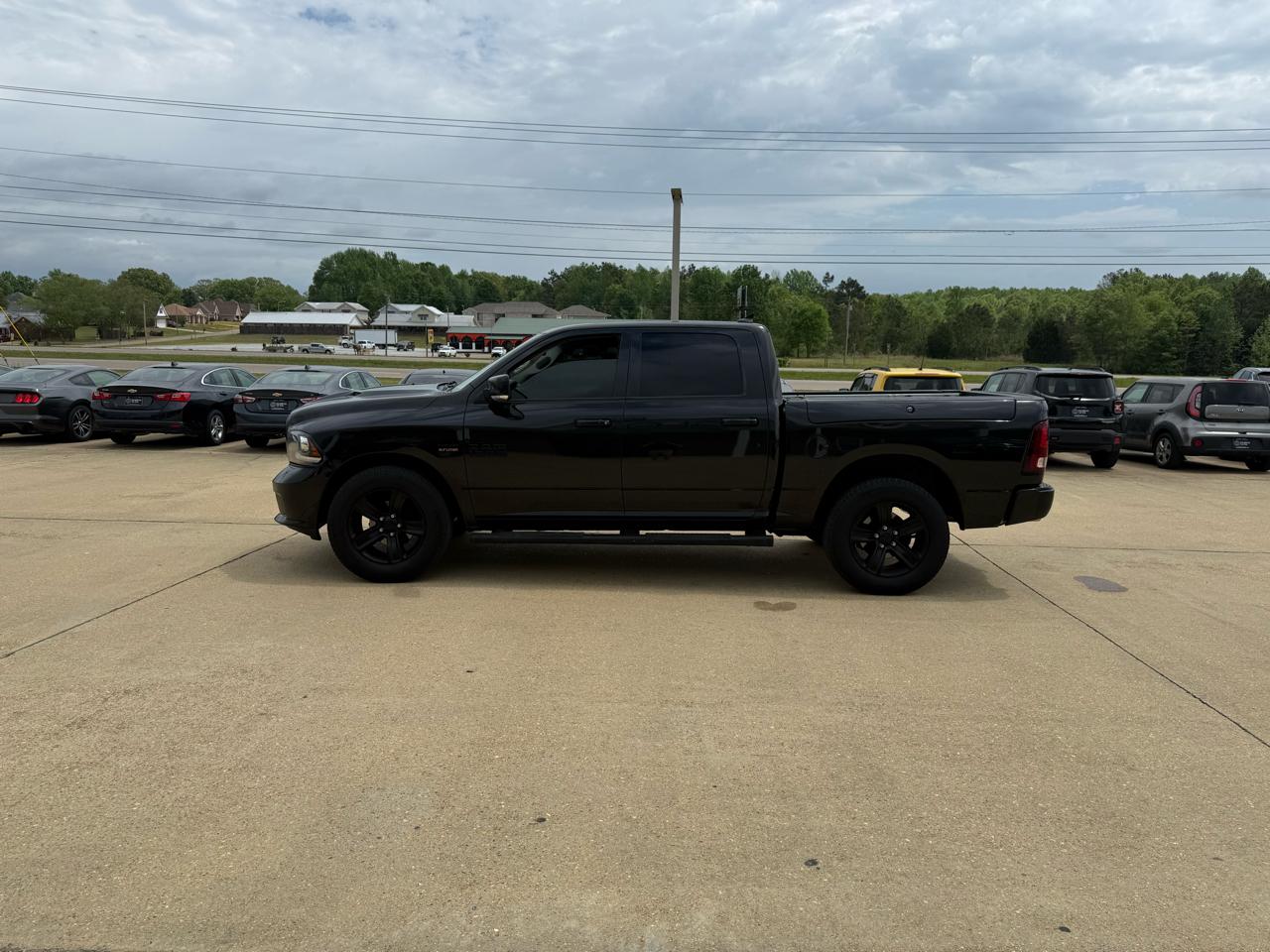 RAM 1500 4WD Crew Cab 140.5" Sport 2018