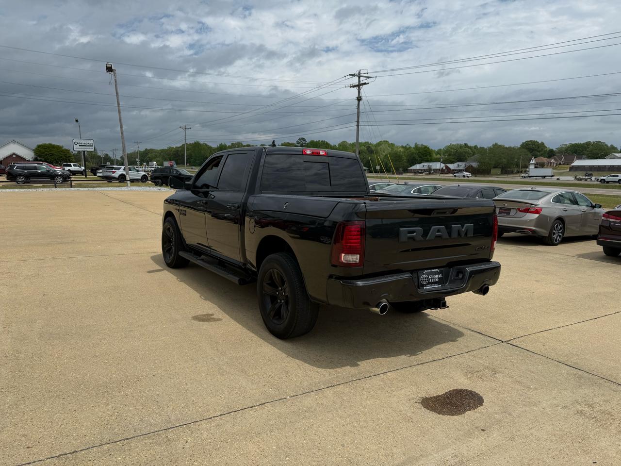 RAM 1500 4WD Crew Cab 140.5" Sport 2018