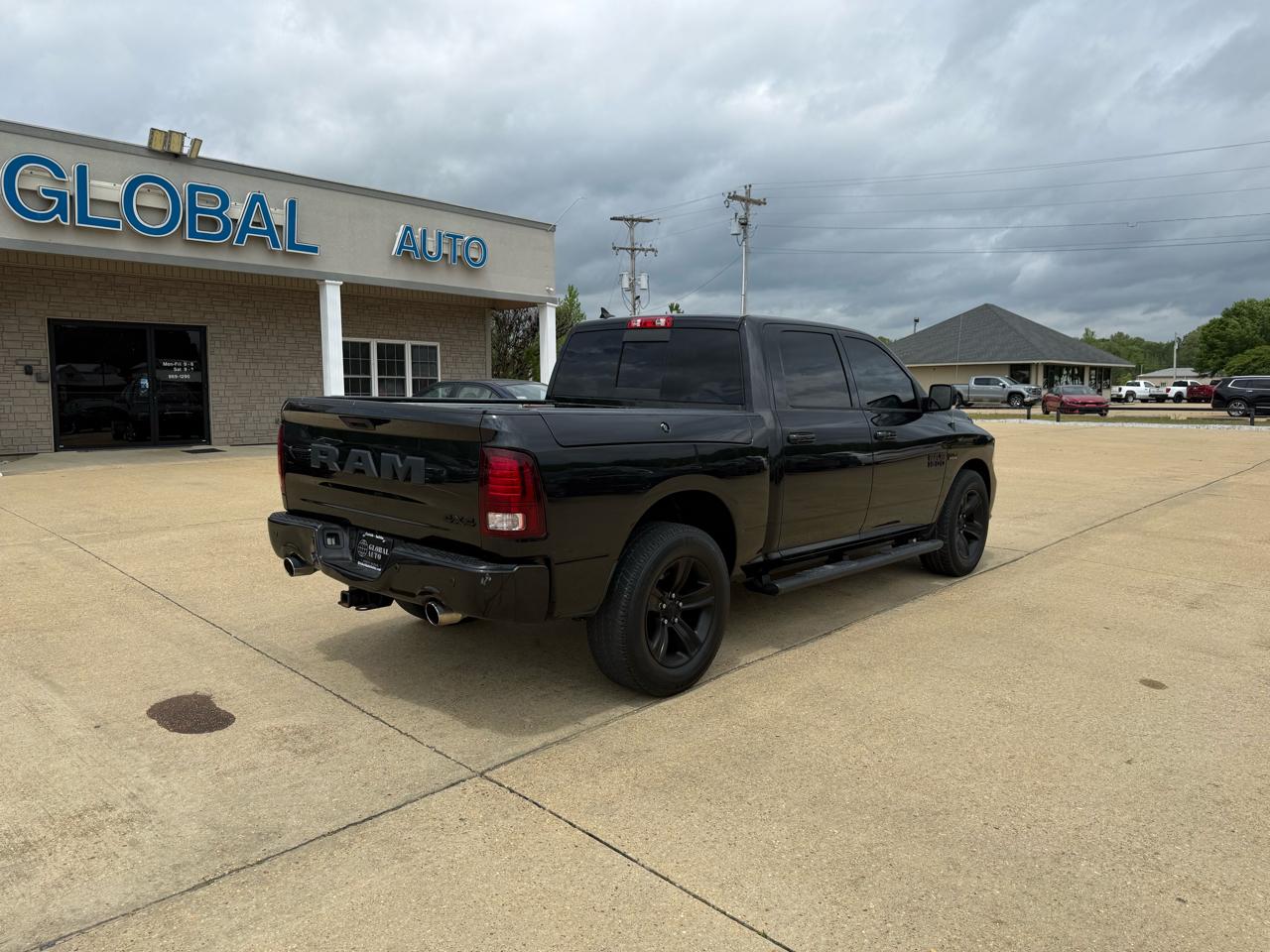 RAM 1500 4WD Crew Cab 140.5" Sport 2018