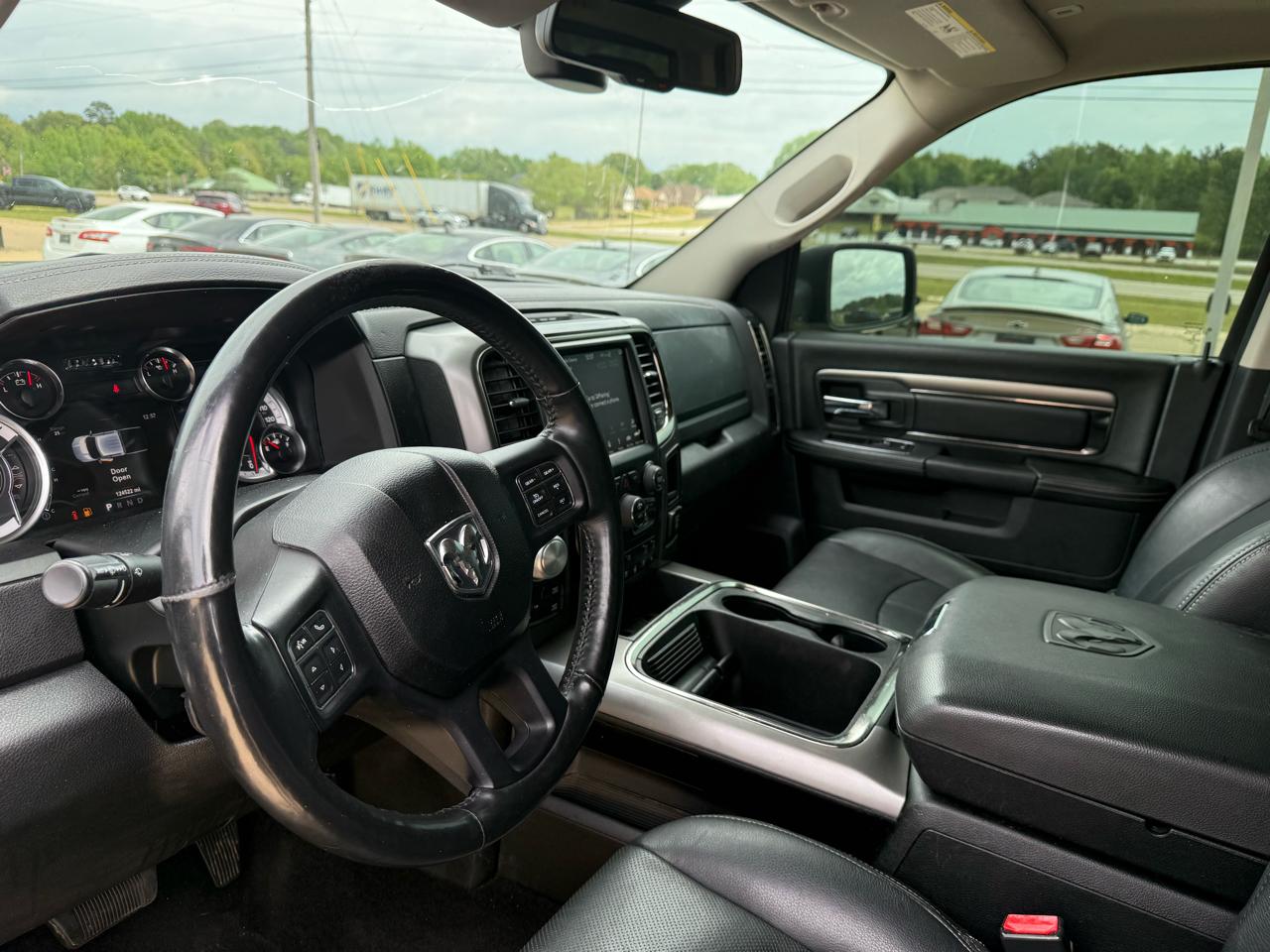 RAM 1500 4WD Crew Cab 140.5" Sport 2018