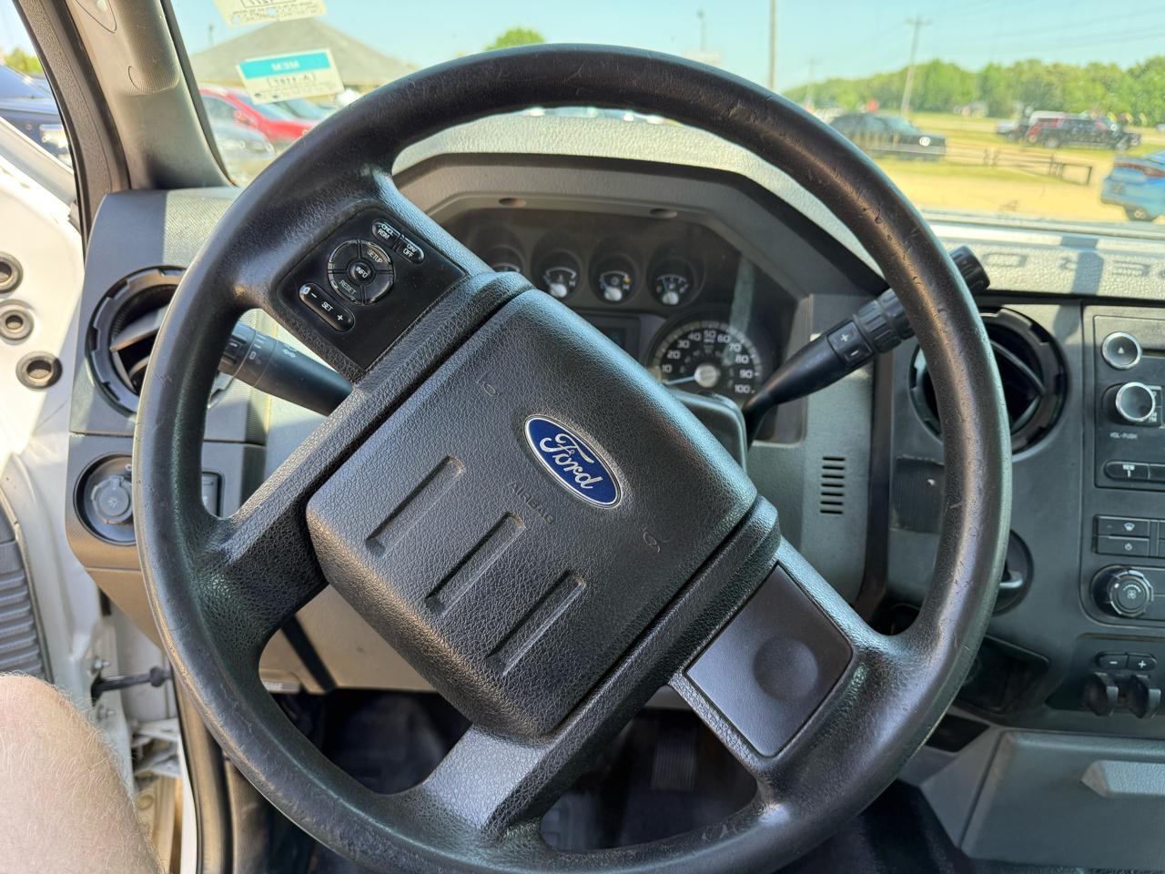 Ford F-350 SD XL SuperCab Long Bed DRW 2WD 2012