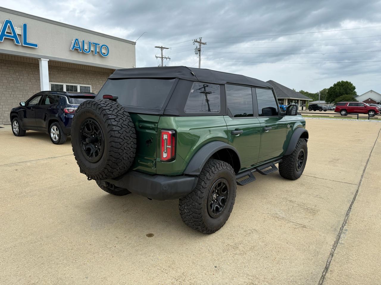 Ford Bronco Base 4-Door w/Advanced 2023