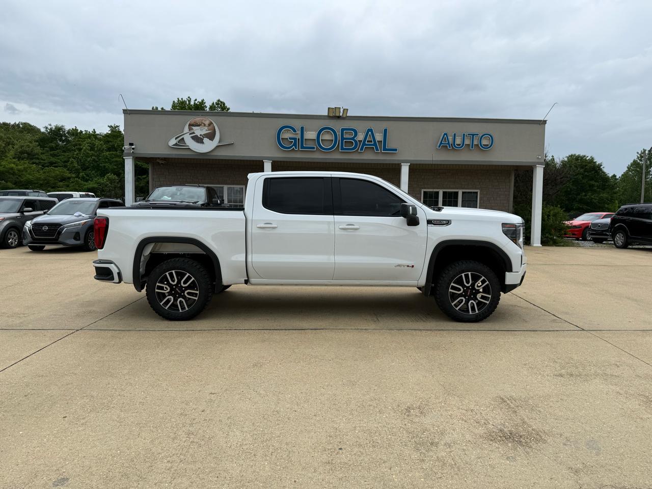 2023 GMC Sierra 1500 AT4 Crew Cab 4WD
