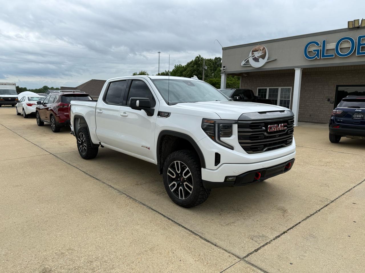 GMC Sierra 1500 AT4 Crew Cab 4WD 2023