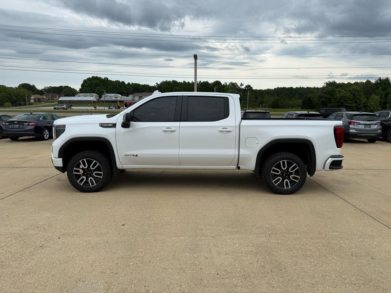 GMC Sierra 1500 AT4 Crew Cab 4WD 2023