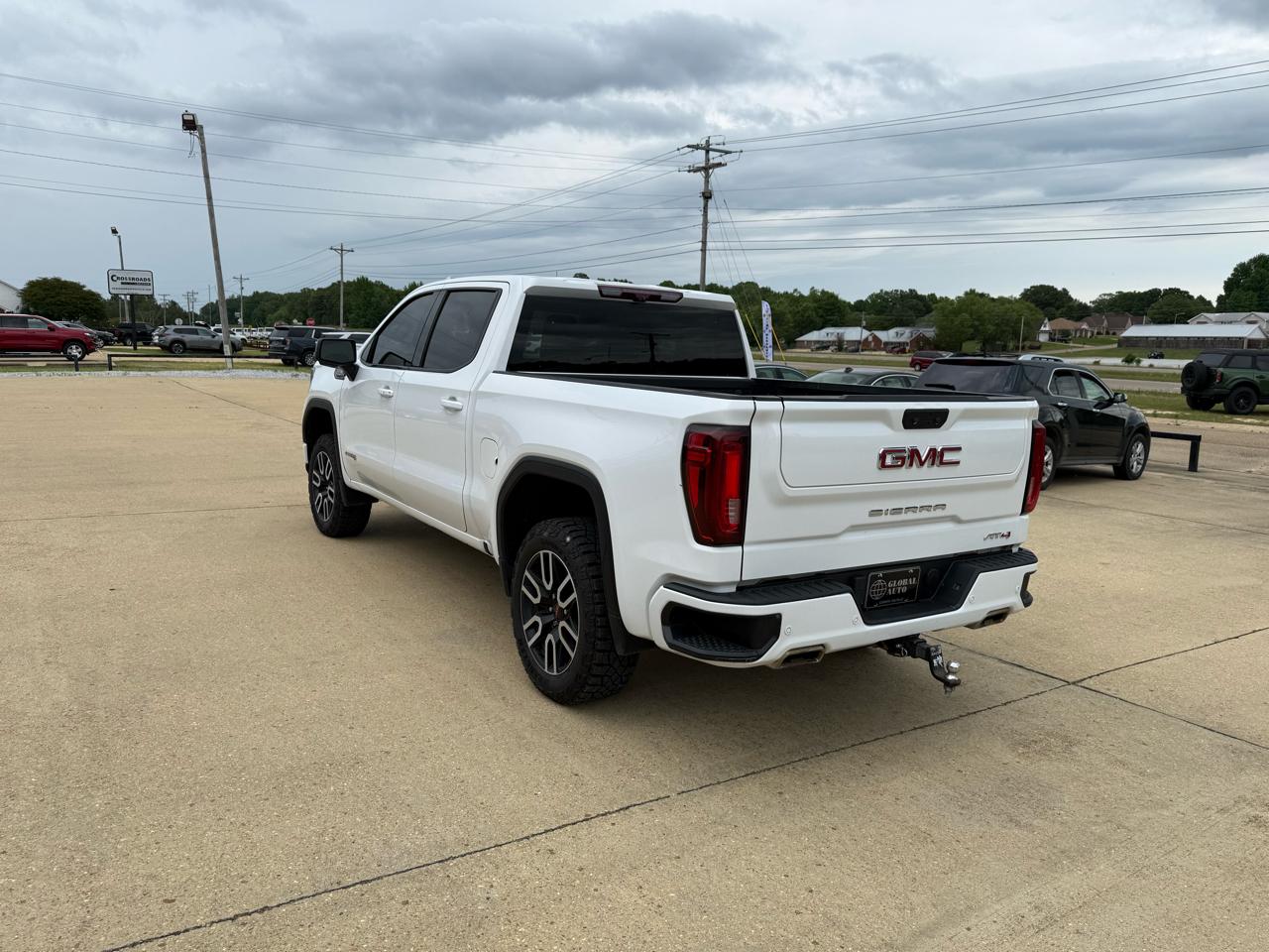 GMC Sierra 1500 AT4 Crew Cab 4WD 2023