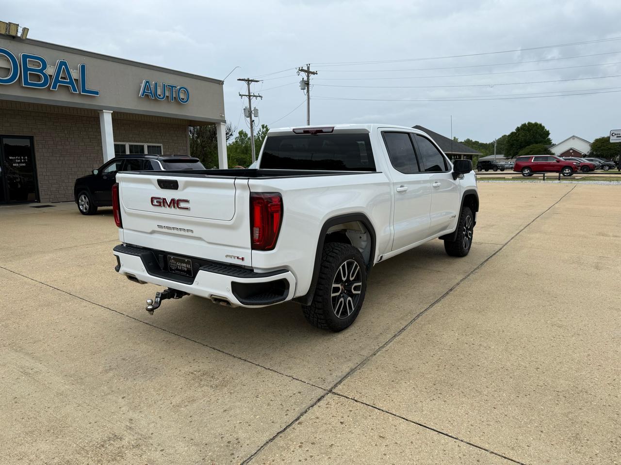 GMC Sierra 1500 AT4 Crew Cab 4WD 2023