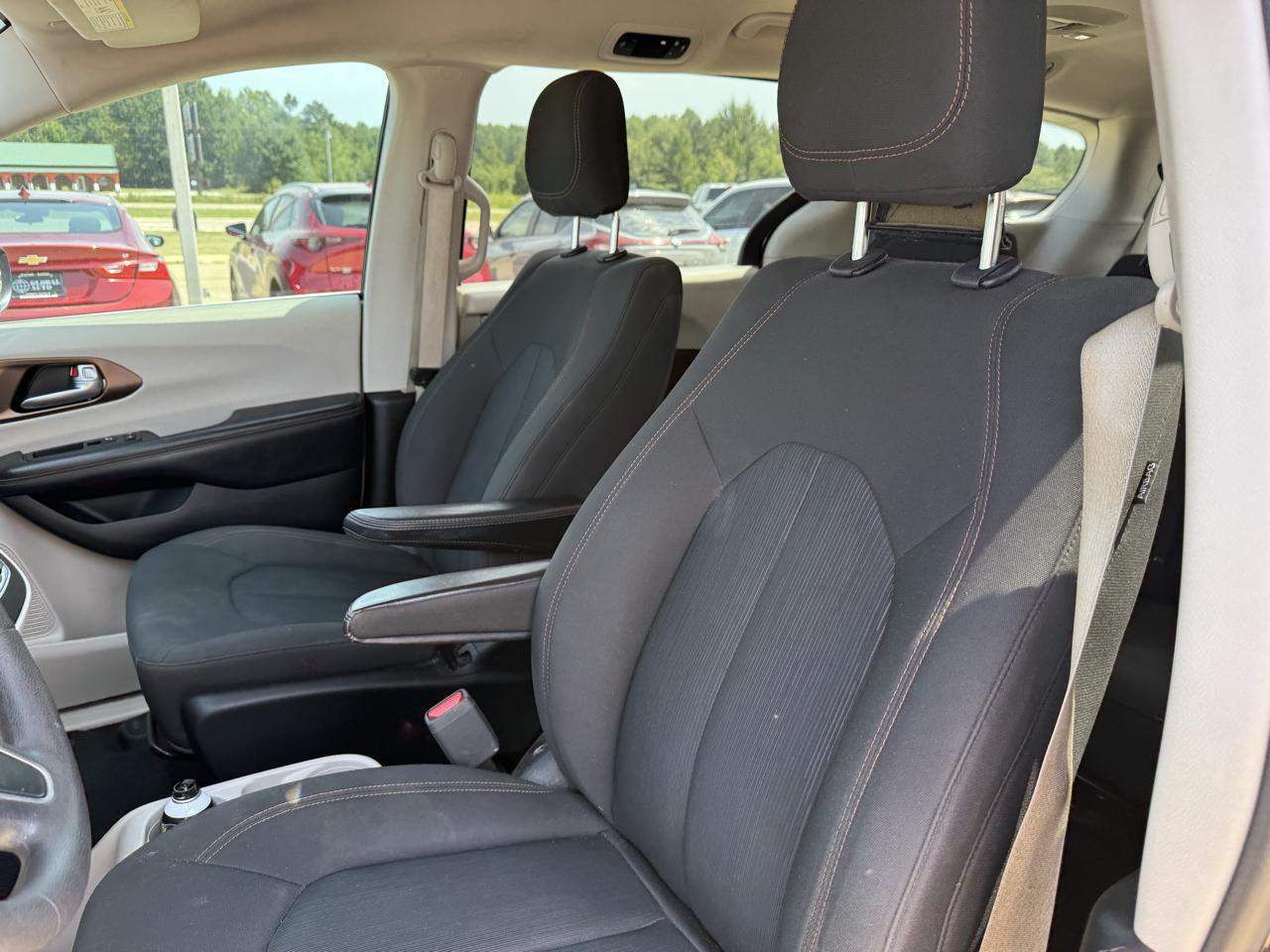 Chrysler Pacifica Touring 2017