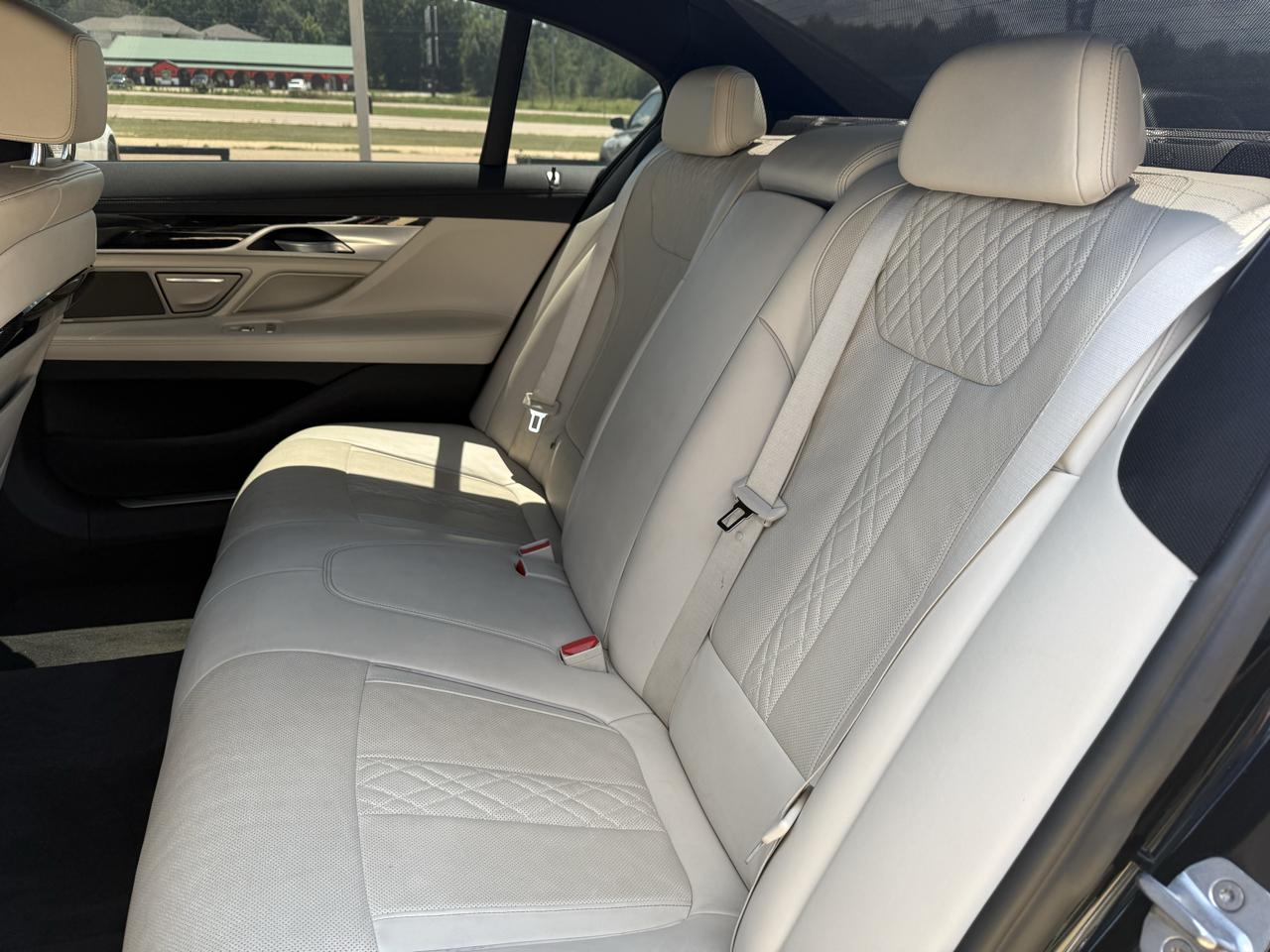 BMW 7-Series 750i 2019