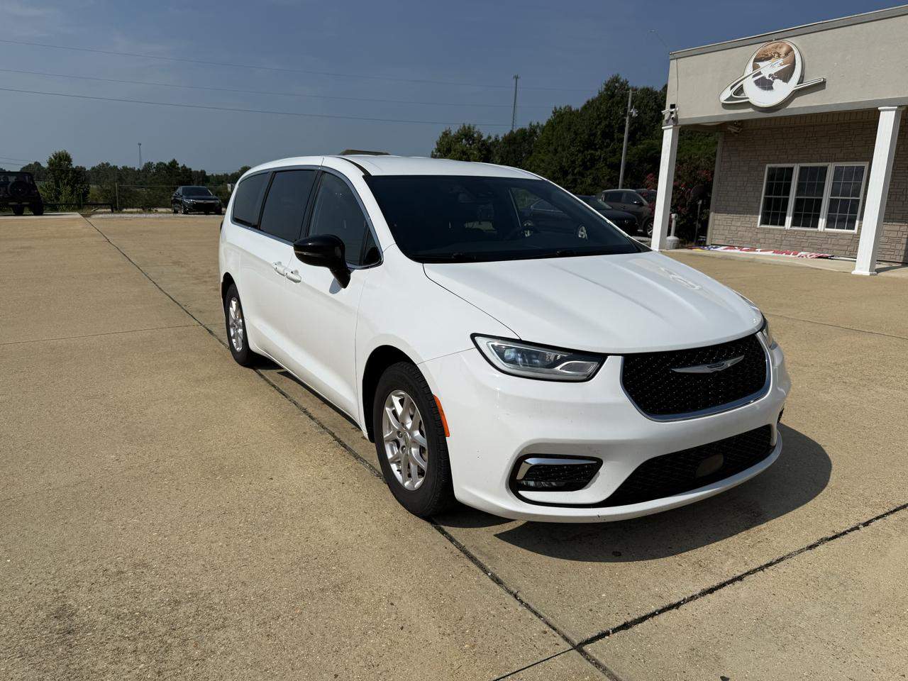 Chrysler Pacifica Touring 2024