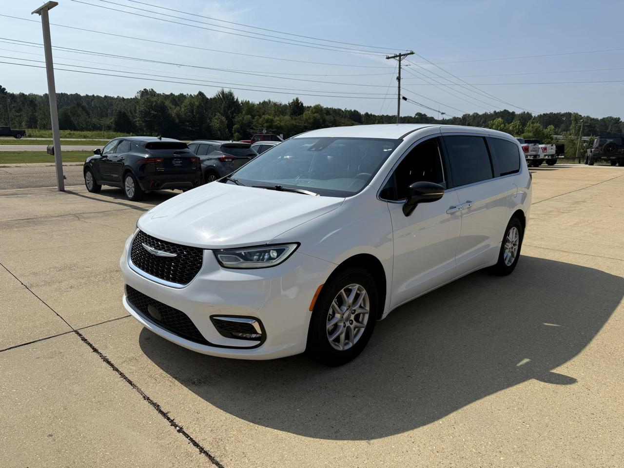 Chrysler Pacifica Touring 2024
