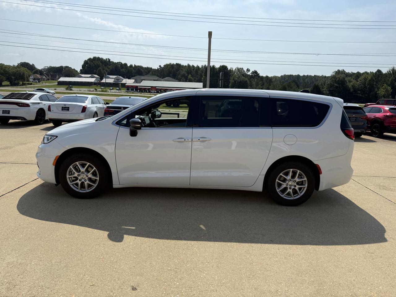 Chrysler Pacifica Touring 2024