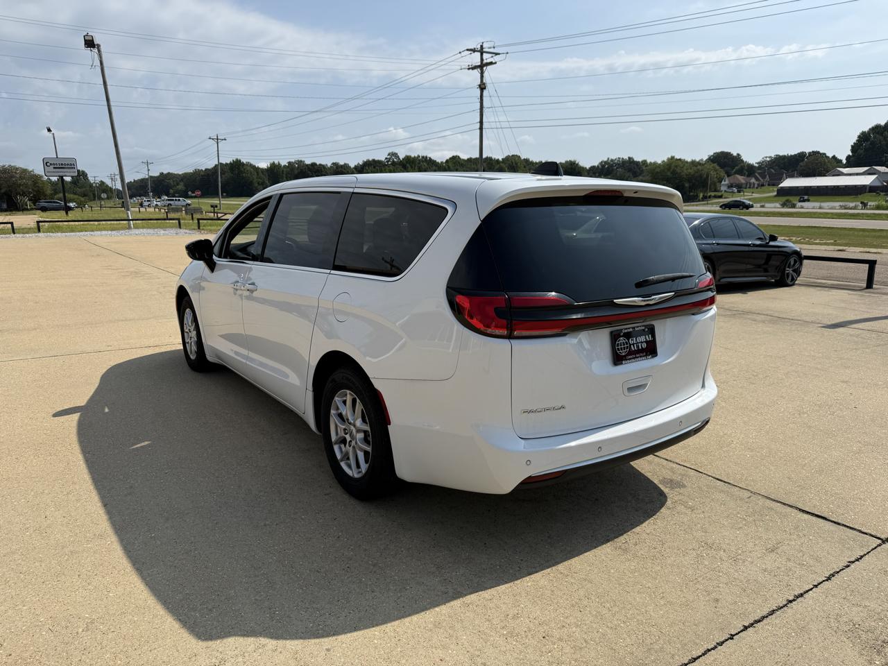 Chrysler Pacifica Touring 2024