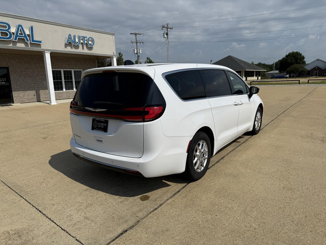 Chrysler Pacifica Touring 2024