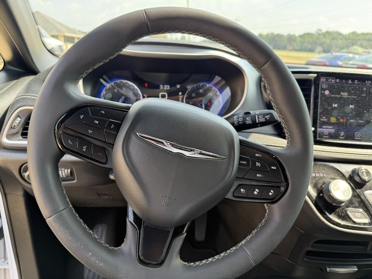 Chrysler Pacifica Touring 2024