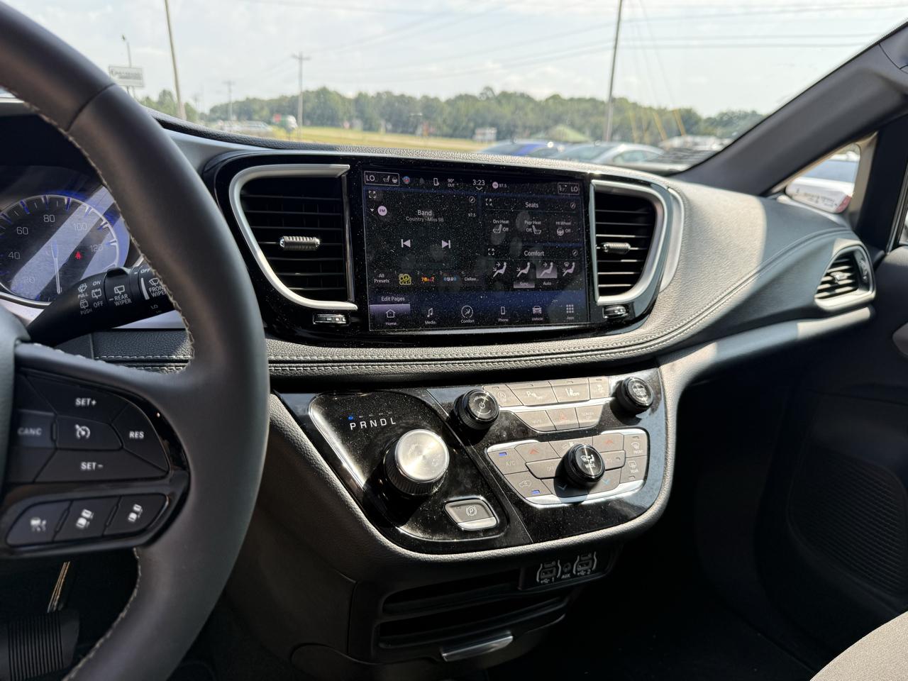 Chrysler Pacifica Touring 2024