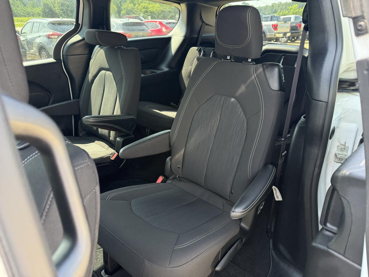 Chrysler Pacifica Touring 2024