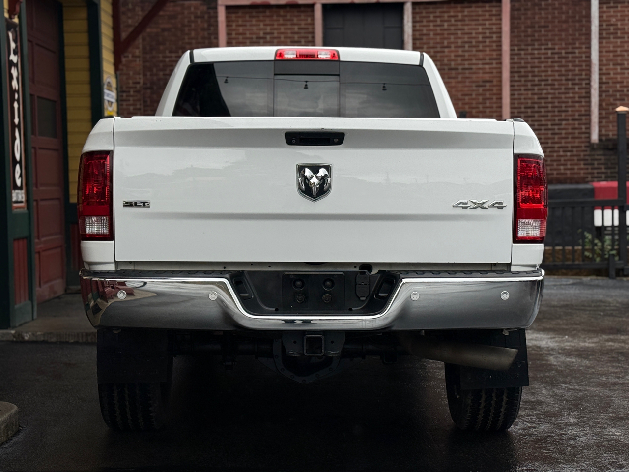 2018 Ram 3500 SLT photo 2