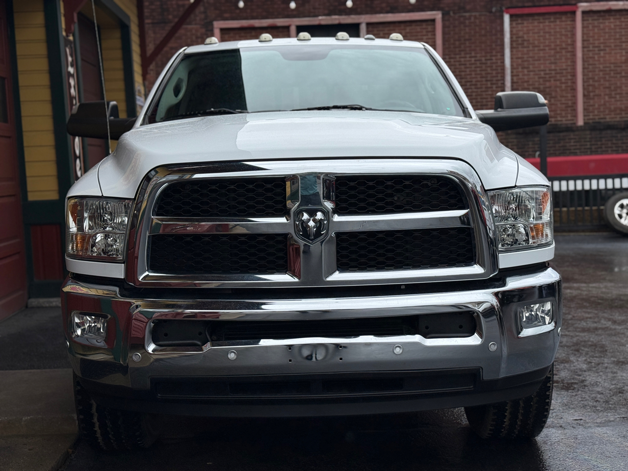 2018 Ram 3500 SLT photo 9