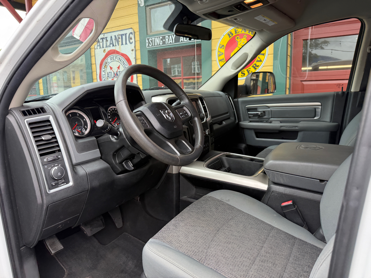 2018 Ram 3500 SLT photo 12