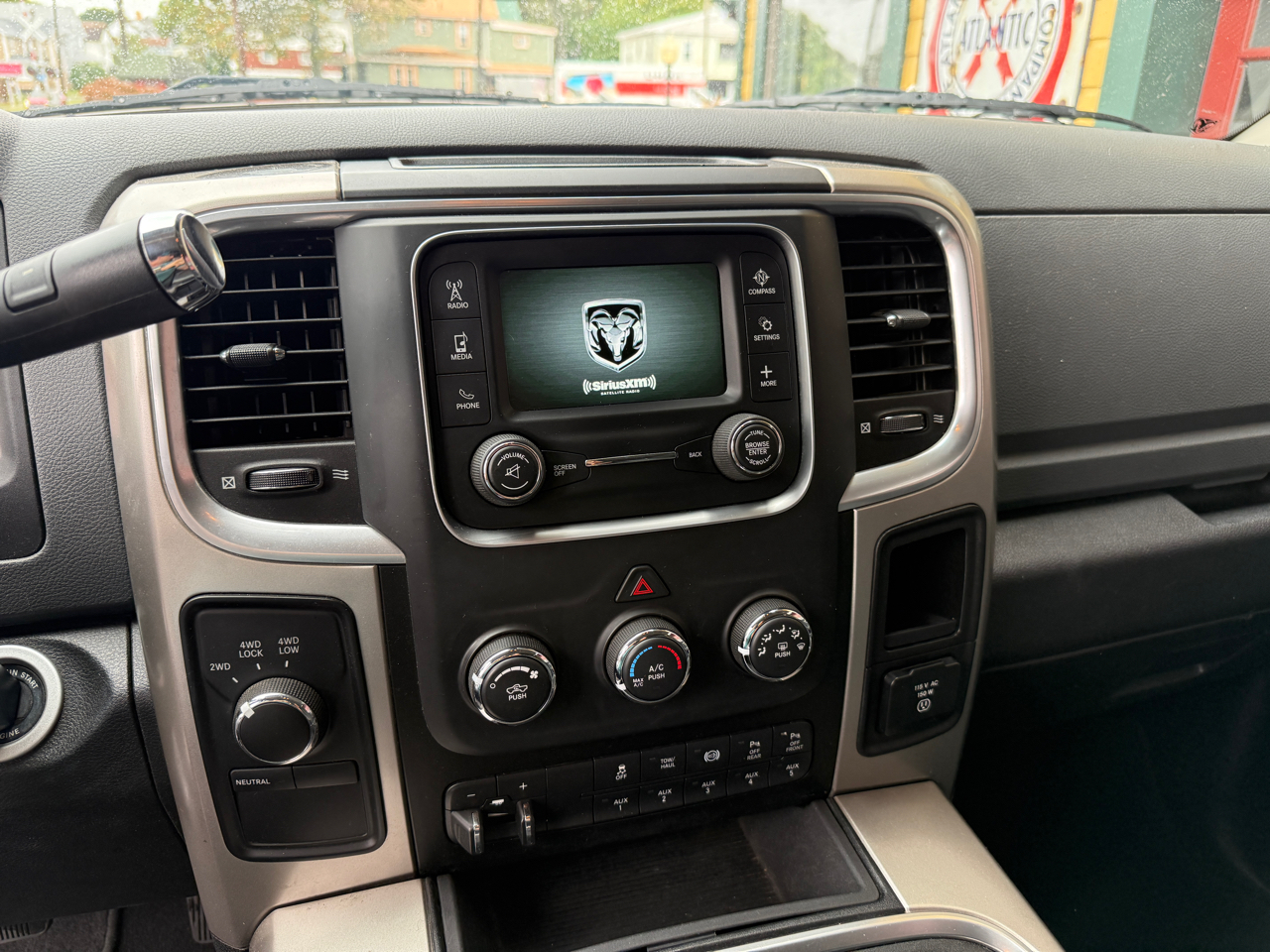 2018 Ram 3500 SLT photo 13