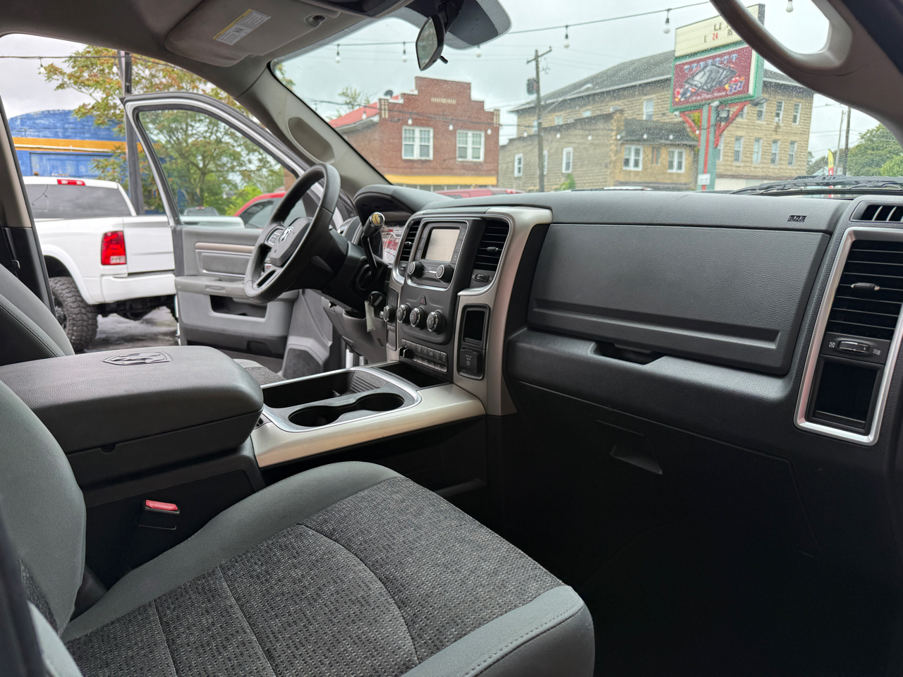 2018 Ram 3500 SLT photo 19
