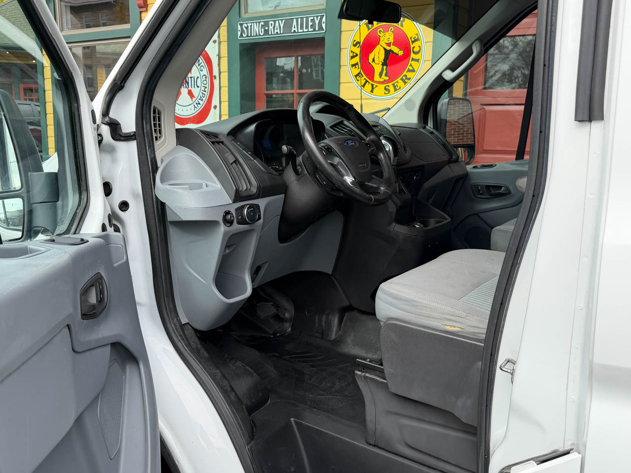 Ford Transit 350 Van High Roof w/Sliding Pass. 148-in. WB EL 2017 Ford Transit 350 Van High Roof w/Sliding Pass. 148-in. WB EL 2017