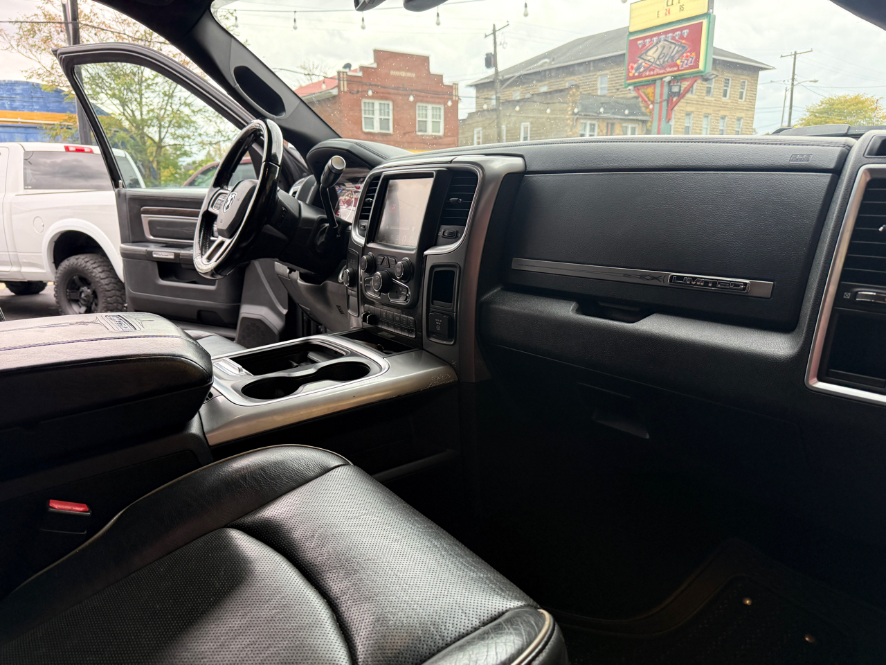 RAM 3500 Limited Crew Cab SWB 4WD 2016 RAM 3500 Limited Crew Cab SWB 4WD 2016